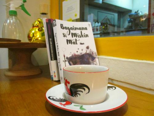 Nongkrong Seru di 3 Toko Buku Independen Pasar Santa